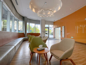 Shanghai-Jiahui-International-Hospital-doctor-bookly1